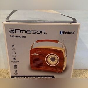 Brand New Portable Bluetooth Retro Radio - Brown and Cream